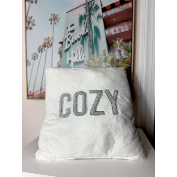 White Grey Cozy Plaid Soft Square Decorative Holiday Winter Pillow 16" x 16" - Picture 1 of 4